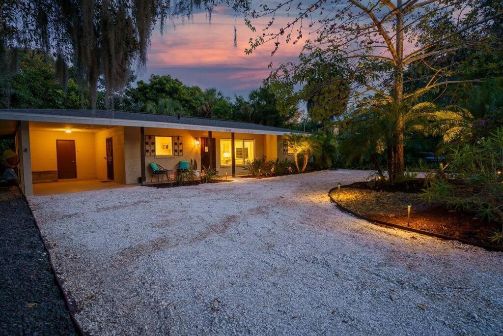 Beautiful Glam Mid-Century 1 Block From Sarasota Bay With Firepit Villa Exteriör bild