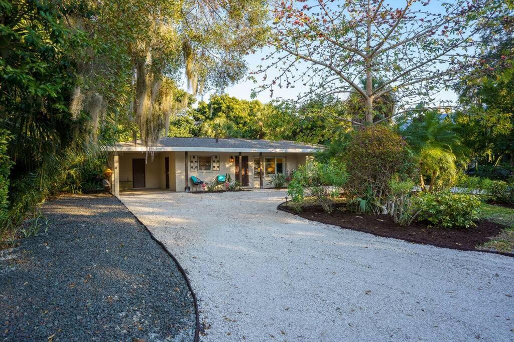 Beautiful Glam Mid-Century 1 Block From Sarasota Bay With Firepit Villa Exteriör bild