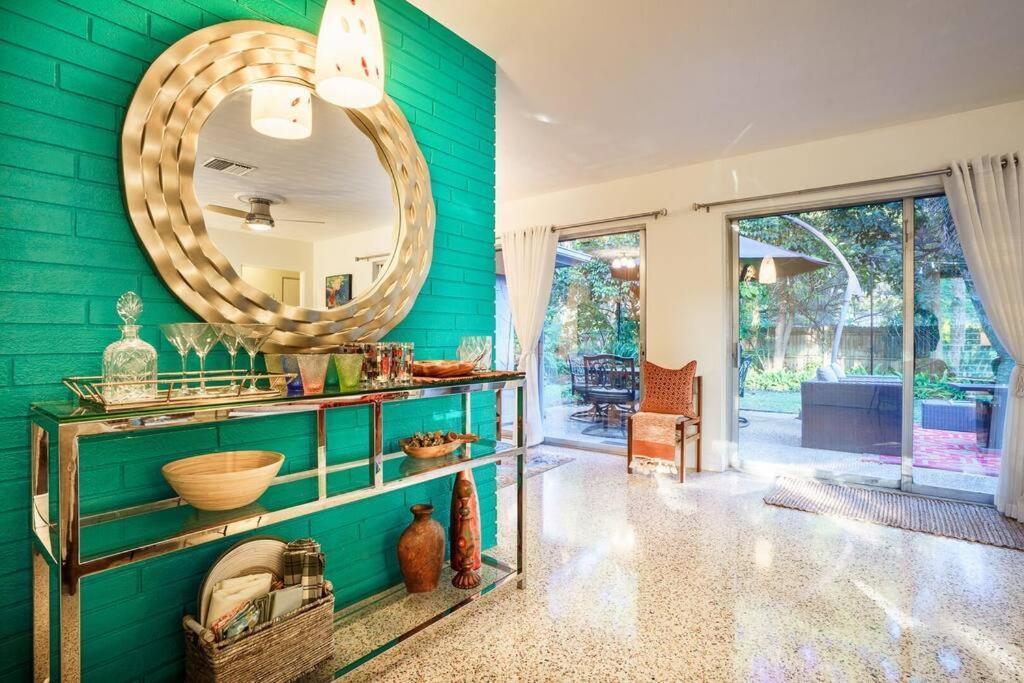 Beautiful Glam Mid-Century 1 Block From Sarasota Bay With Firepit Villa Exteriör bild