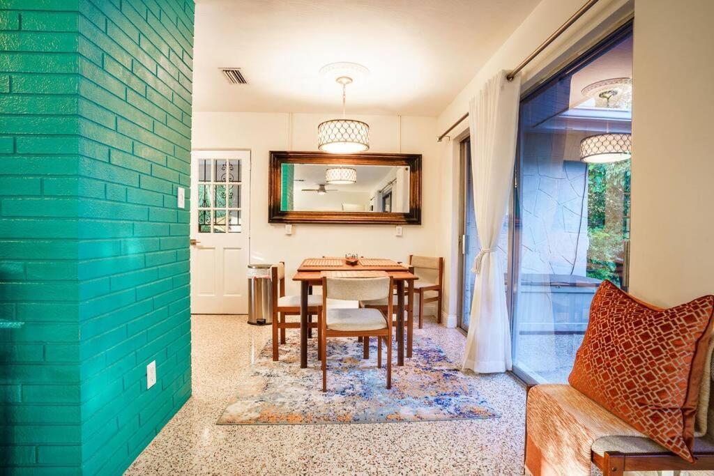 Beautiful Glam Mid-Century 1 Block From Sarasota Bay With Firepit Villa Exteriör bild