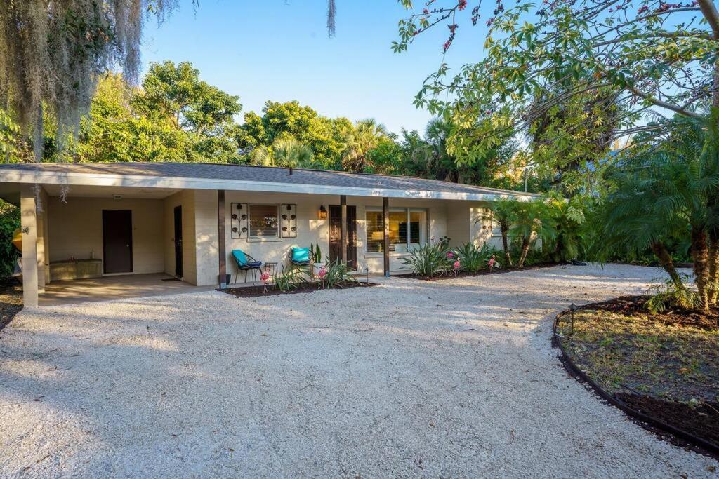 Beautiful Glam Mid-Century 1 Block From Sarasota Bay With Firepit Villa Exteriör bild